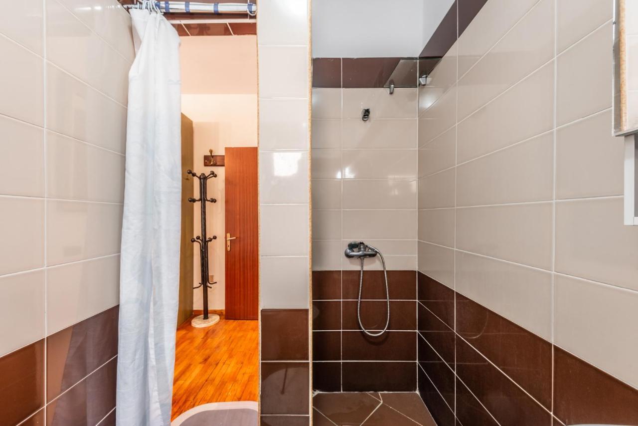 Vintage And Warm 2Br Apartament In Тирана Экстерьер фото