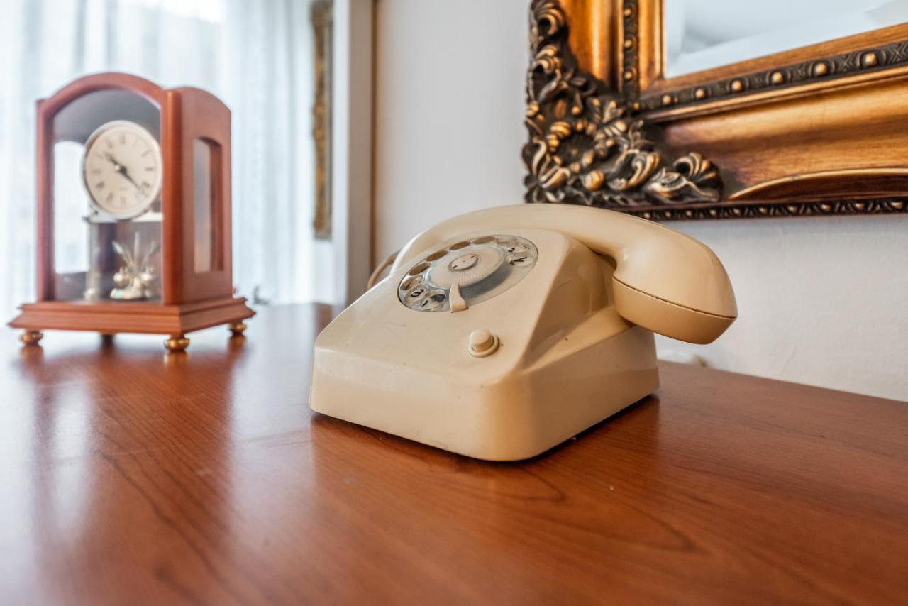 Vintage And Warm 2Br Apartament In Тирана Экстерьер фото